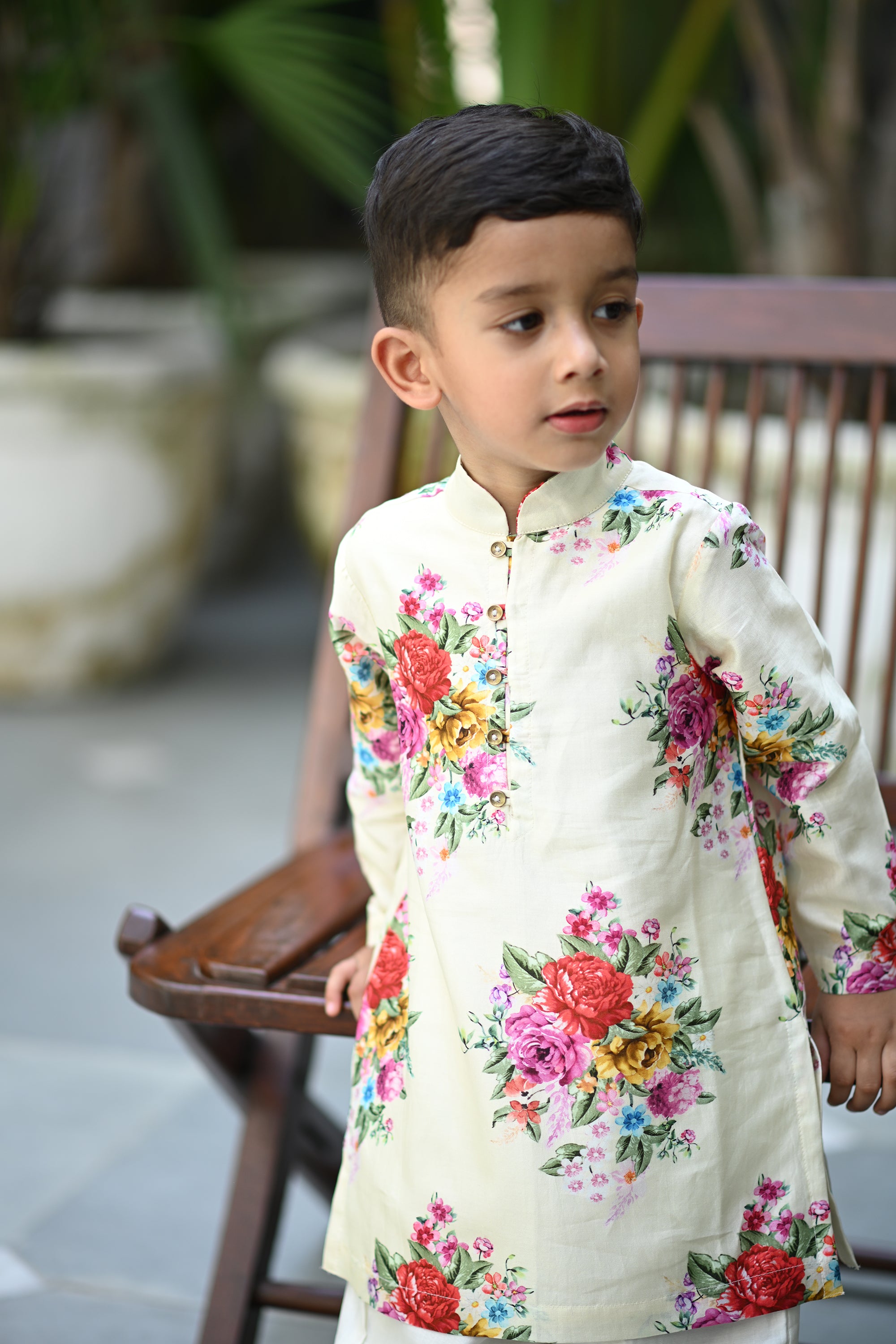 Viraaj Kurta And Pyjama Set-White Floral Bunch
