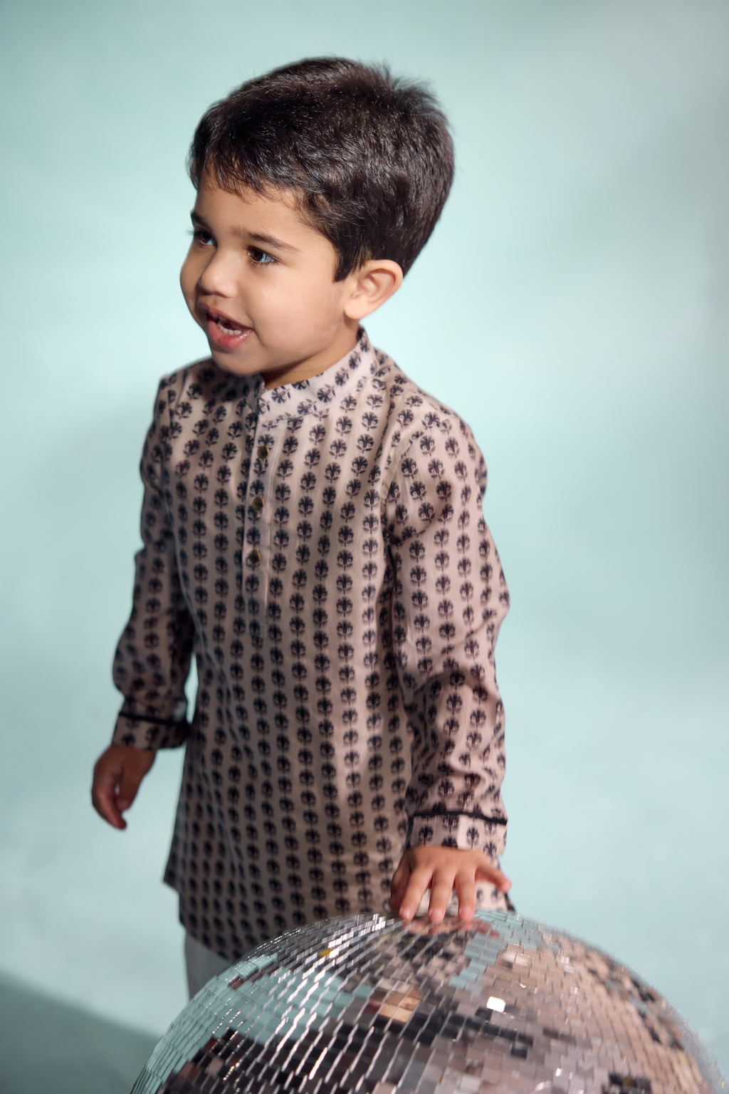 Chaand Chakor Kurta Set