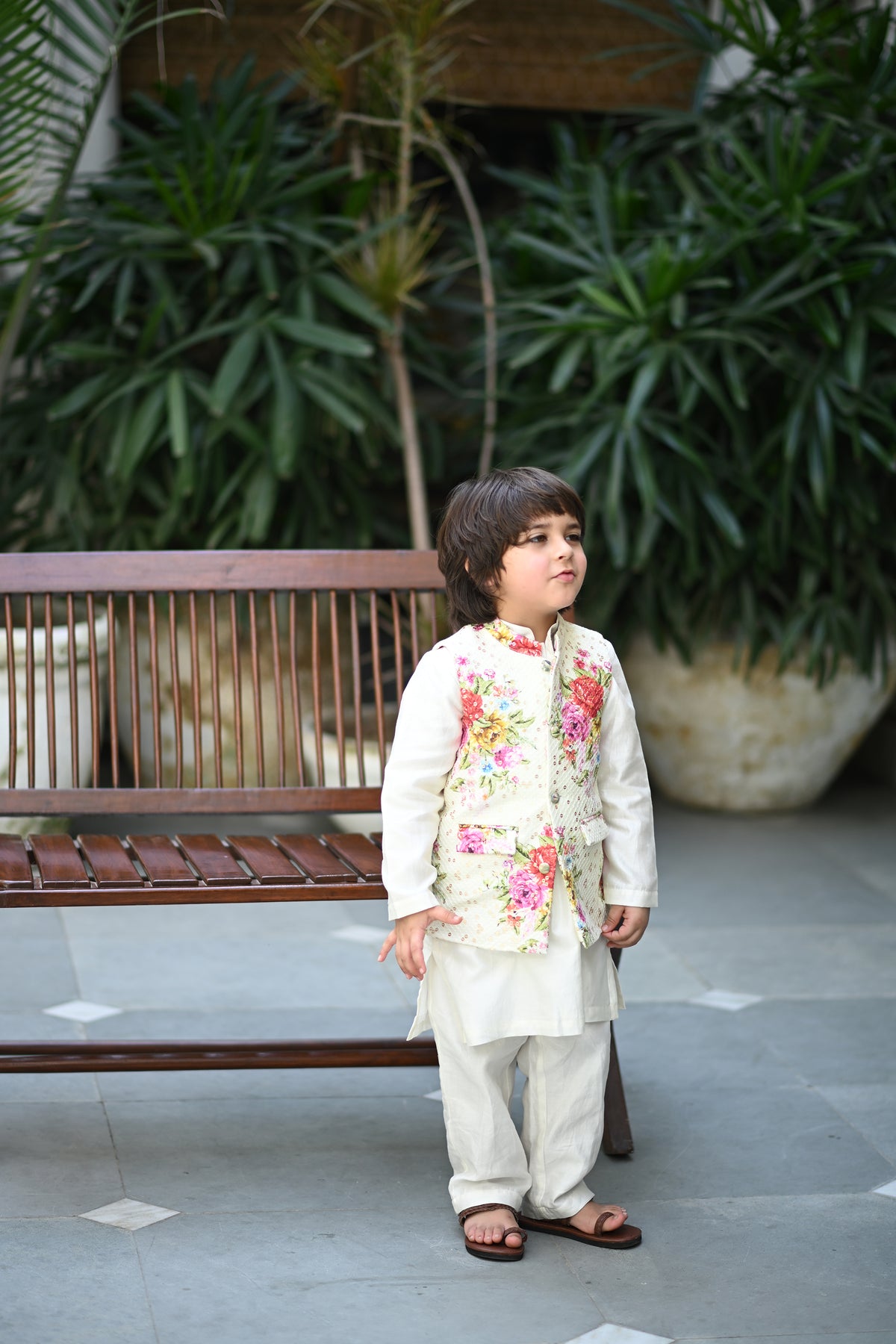 Abeer Bandhi, Kurta And Pyjama Set - White Phool Angan