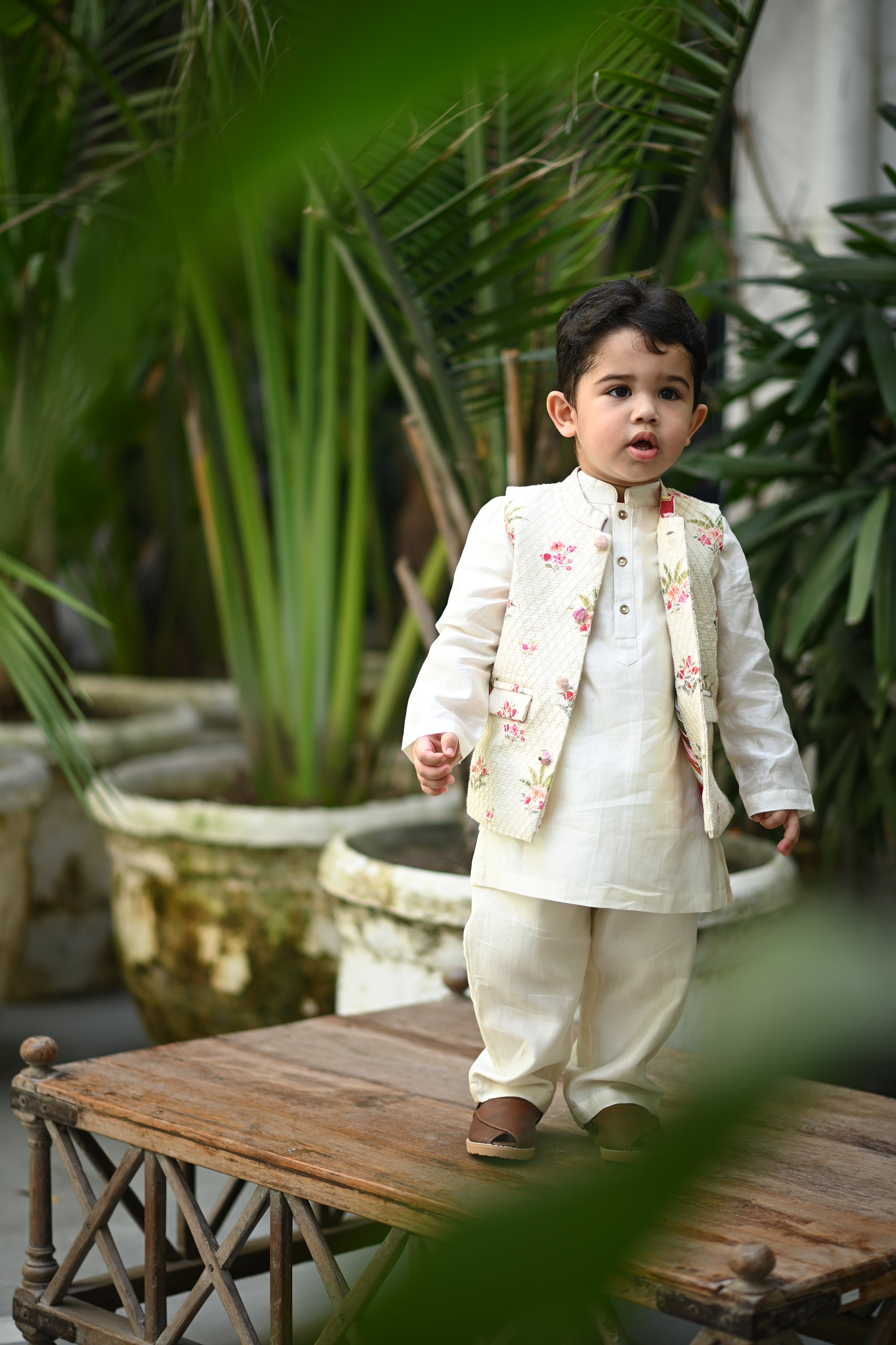 Uday Bandhi, Kurta And Pyjama Set-White Annar Bagh