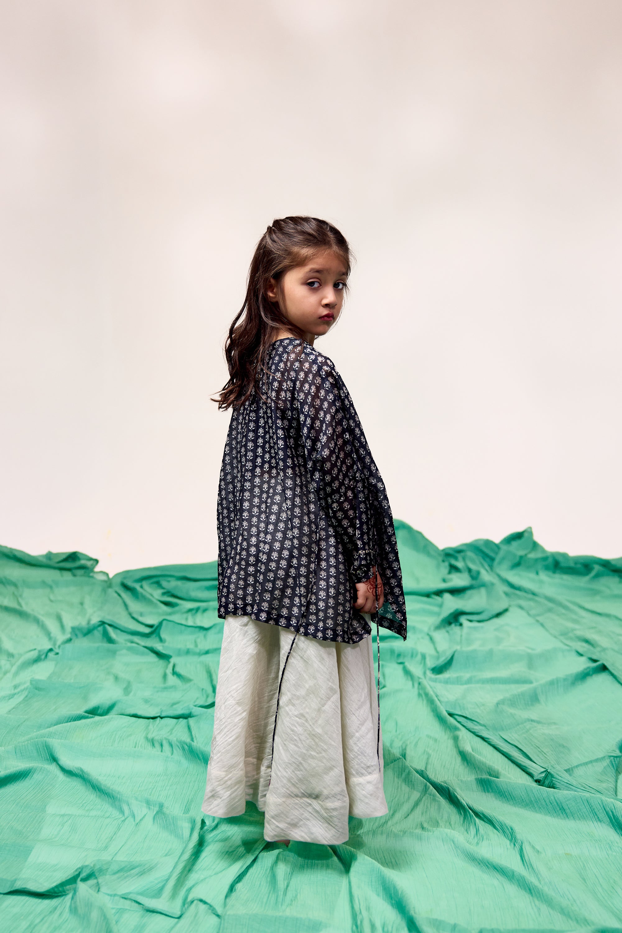 Chaand Chakor Kaftaan Set 002