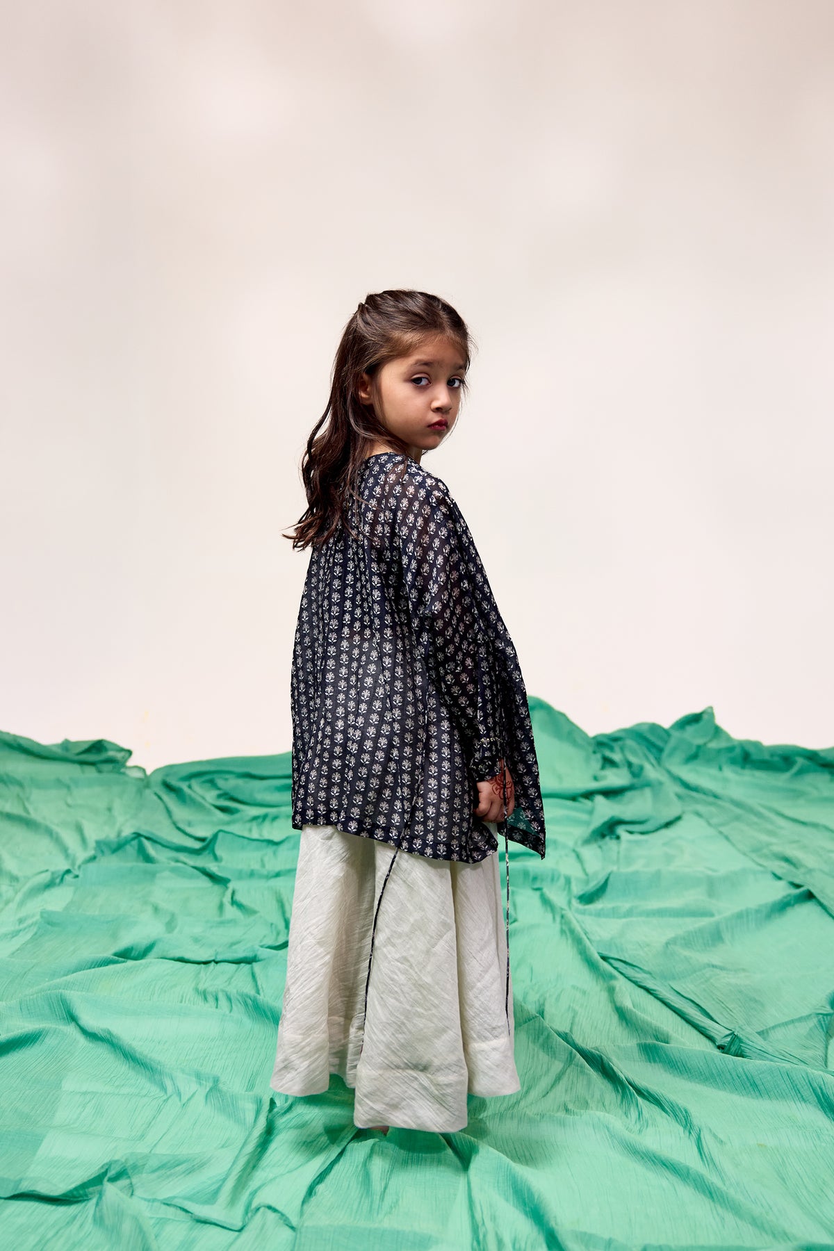 Chaand Chakor Kaftaan Set 002