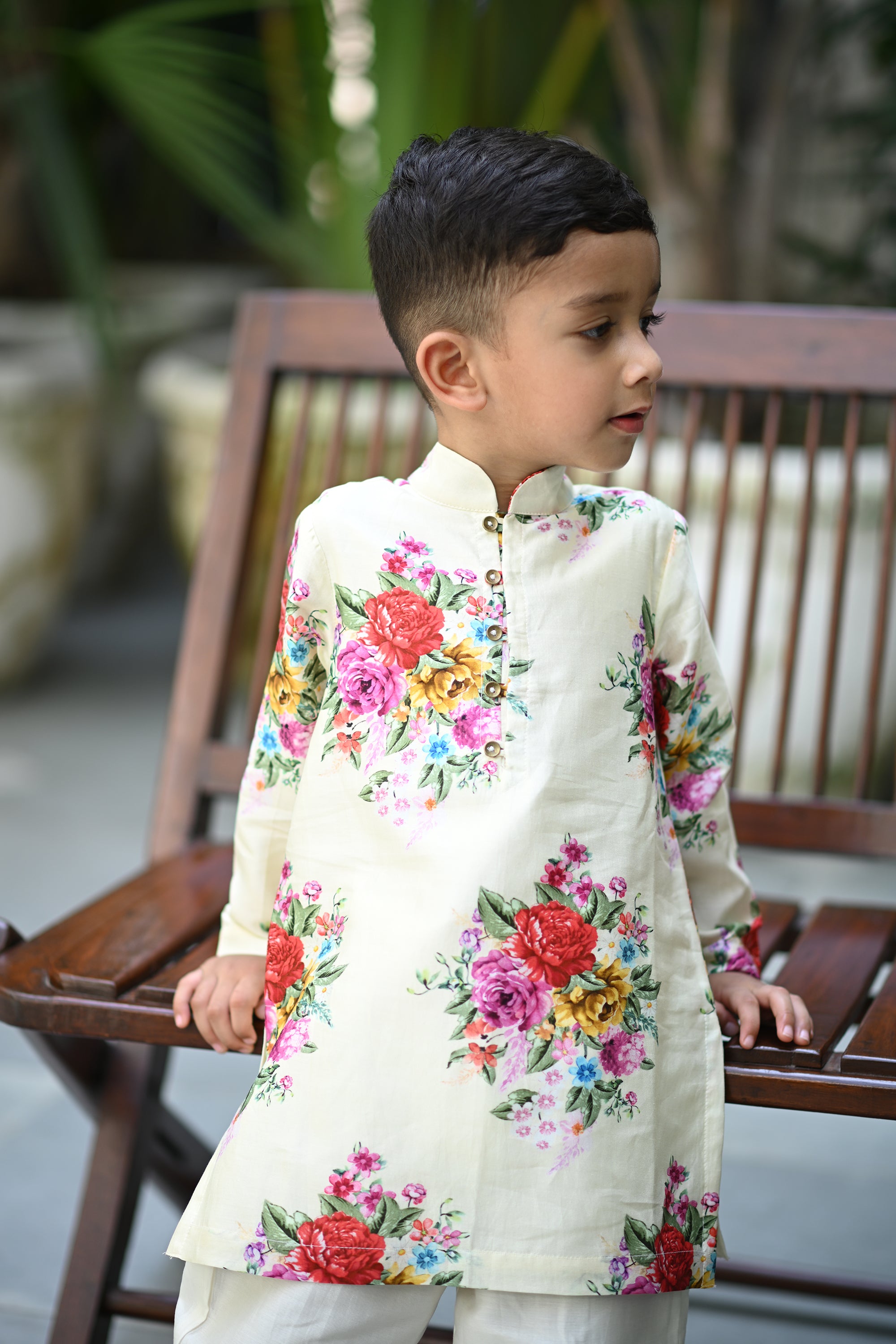 Viraaj Kurta And Pyjama Set-White Floral Bunch