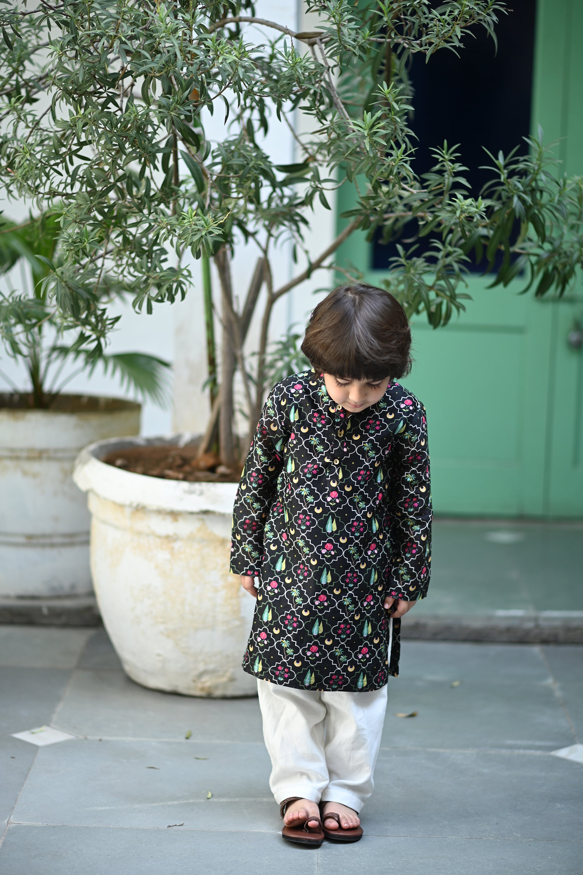 Arsh Kurta And Pyjama Set- Black Periyaar