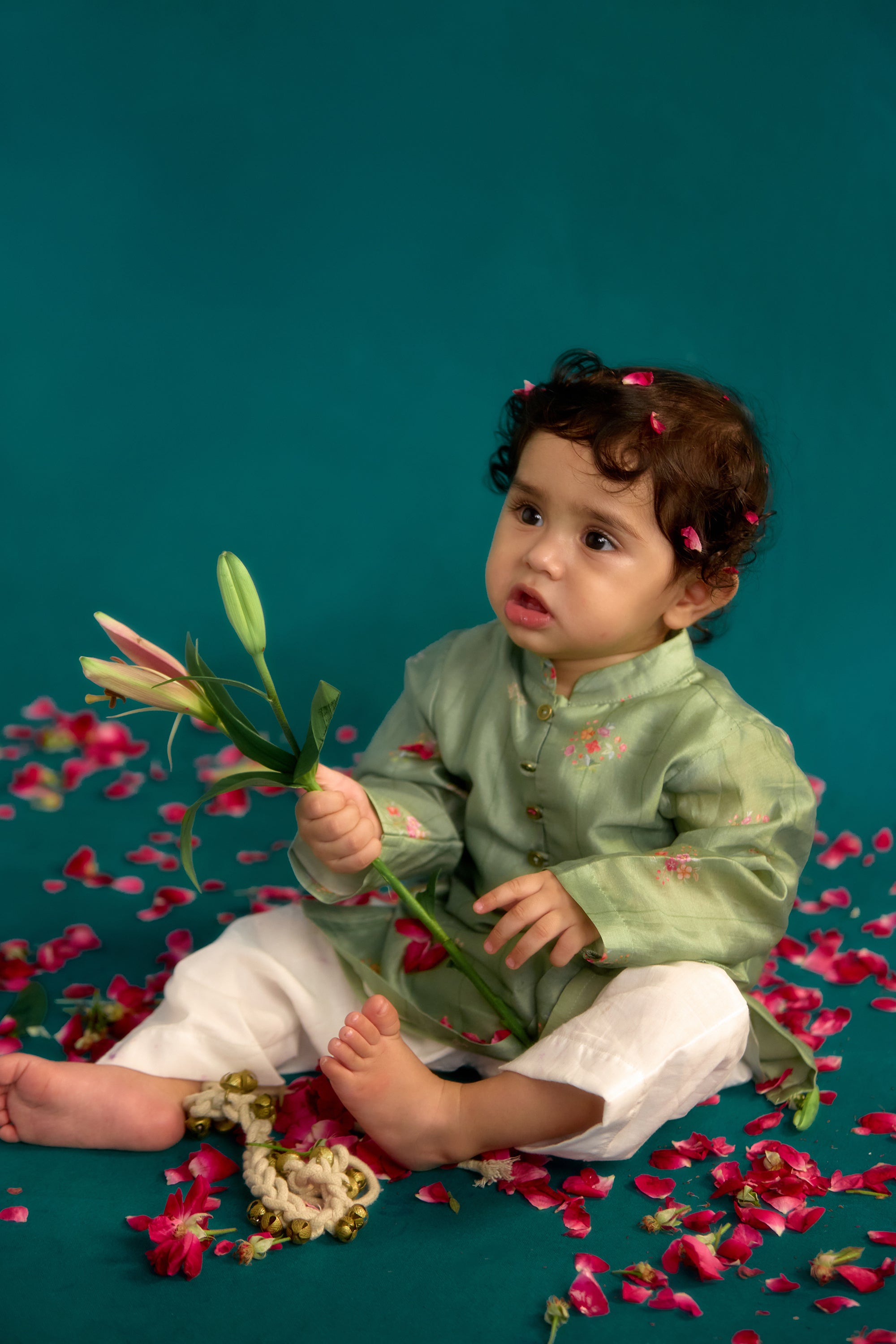 Tulsi Rekh Chitthi Kurta Set