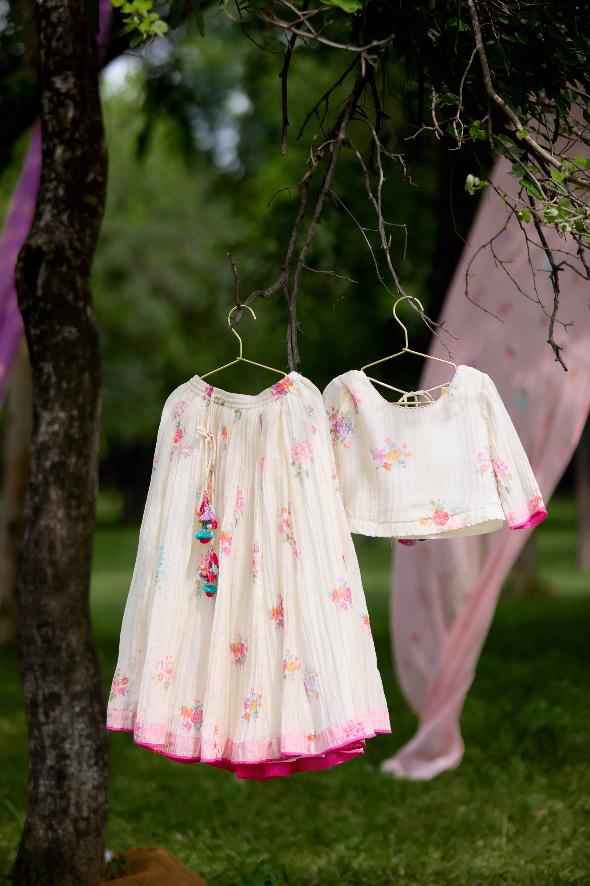 Naariyal Chittthi Lehanga Set