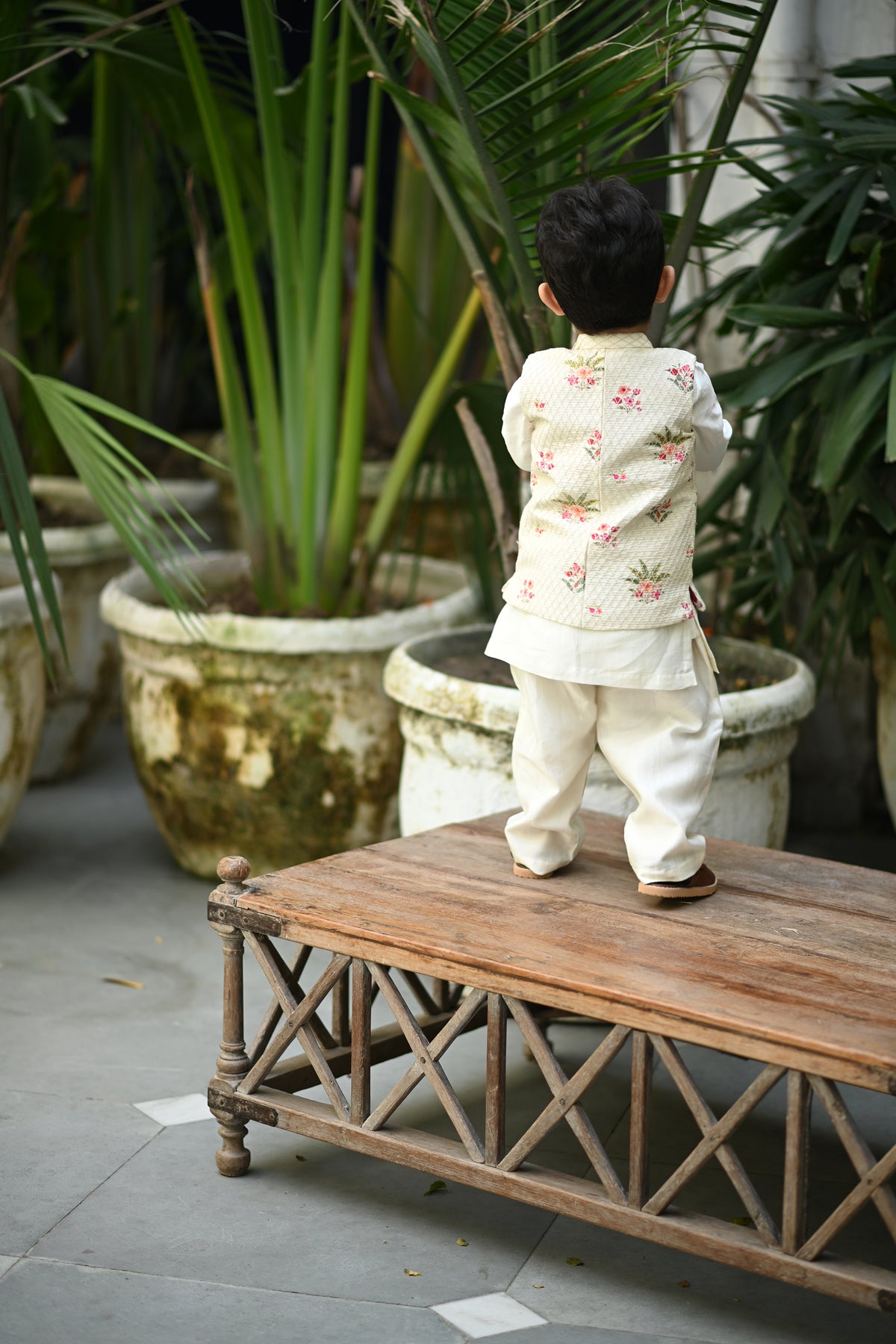 Uday Bandhi, Kurta And Pyjama Set-White Anar Bagh