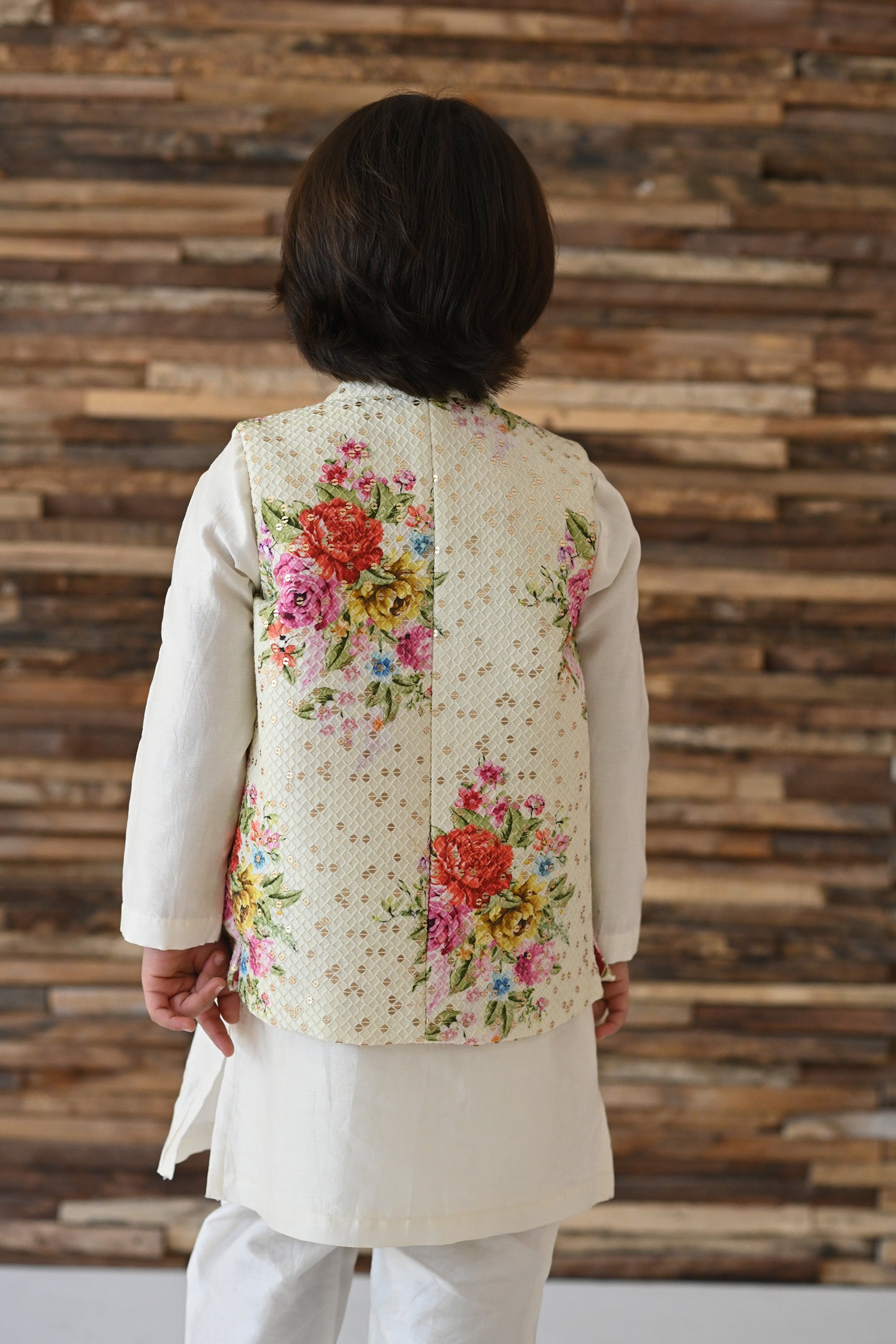 Abeer Bandhi, Kurta And Pyjama Set-White Floral Bunch