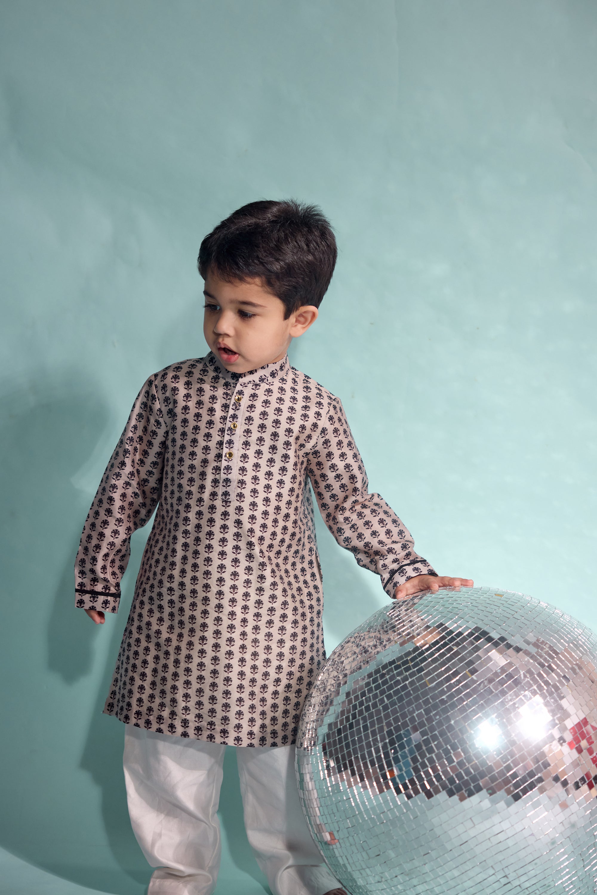 Chaand Chakor Kurta Set