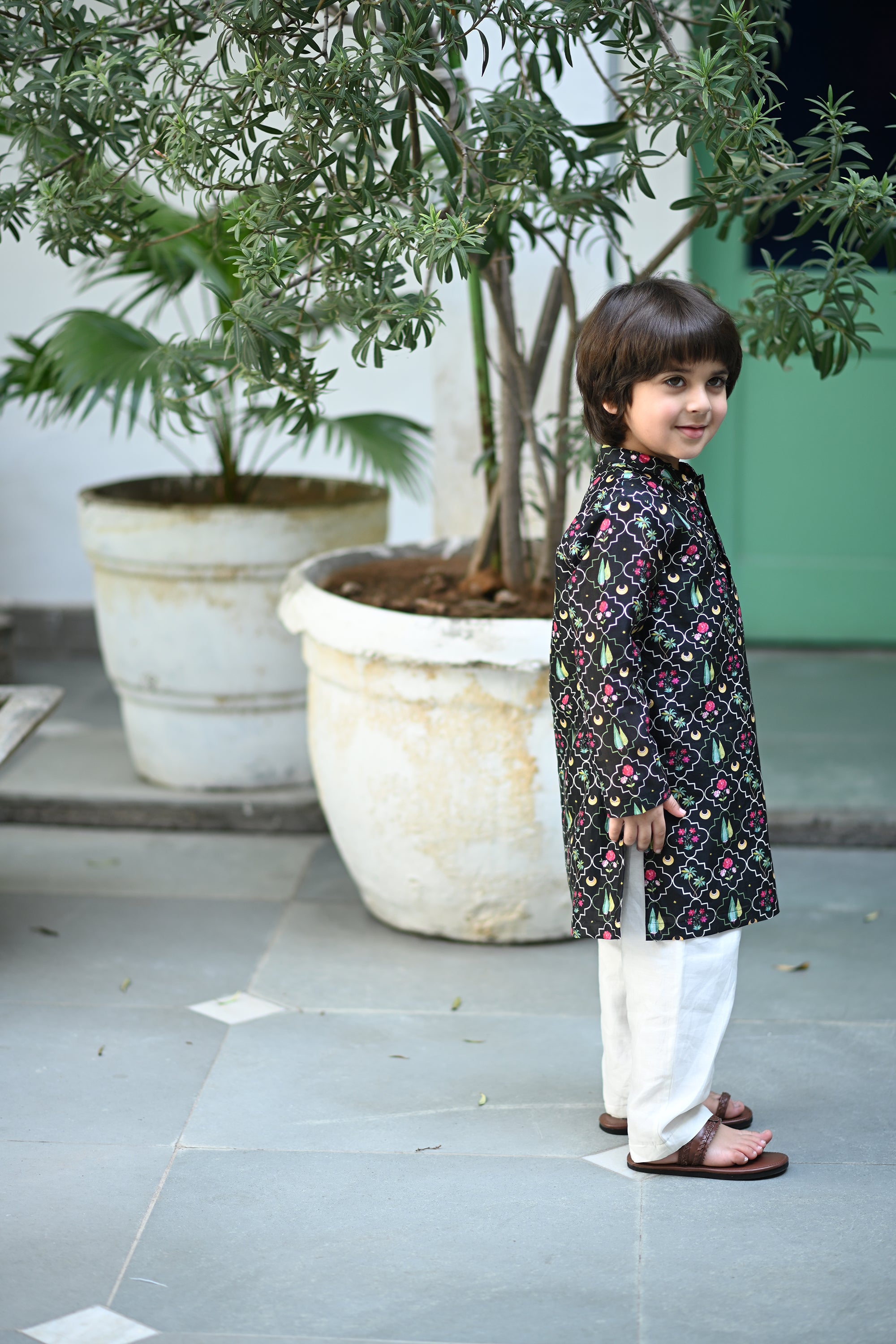 Arsh Kurta And Pyjama Set- Black Periyaar