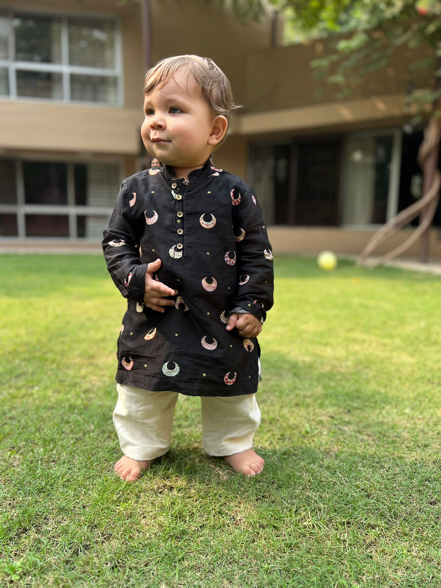 Dilsher Kurta And Pyjama Set-Black Chand Tara