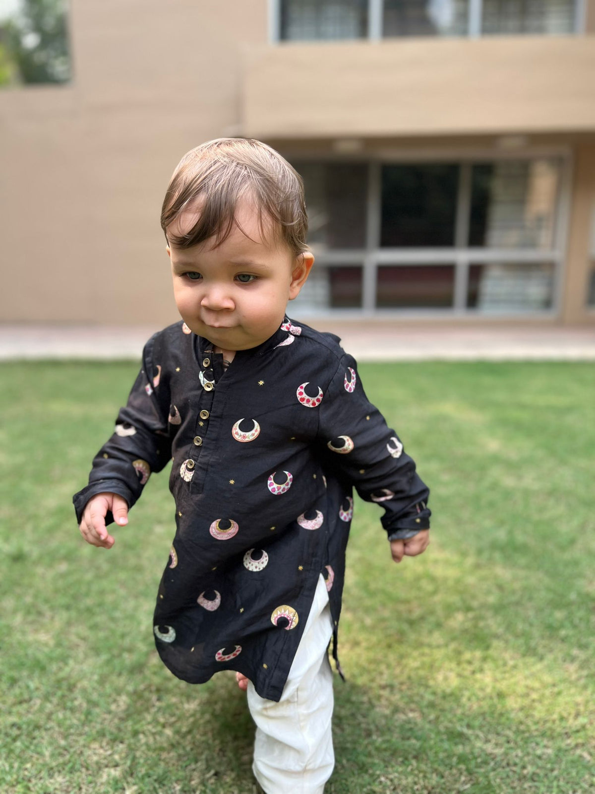 Dilsher Kurta And Pyjama Set-Black Chand Tara