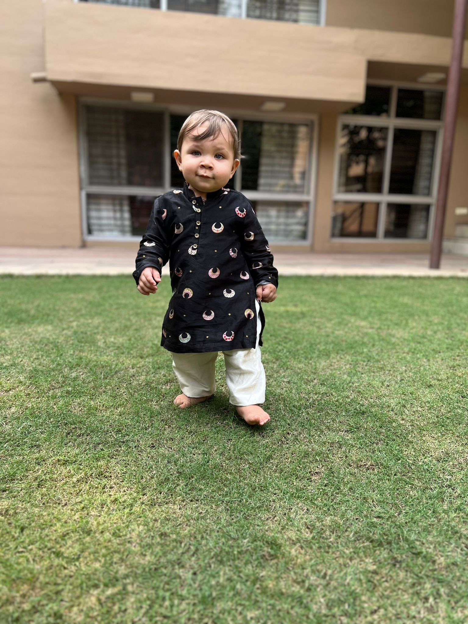 Dilsher Kurta And Pyjama Set-Black Chand Tara