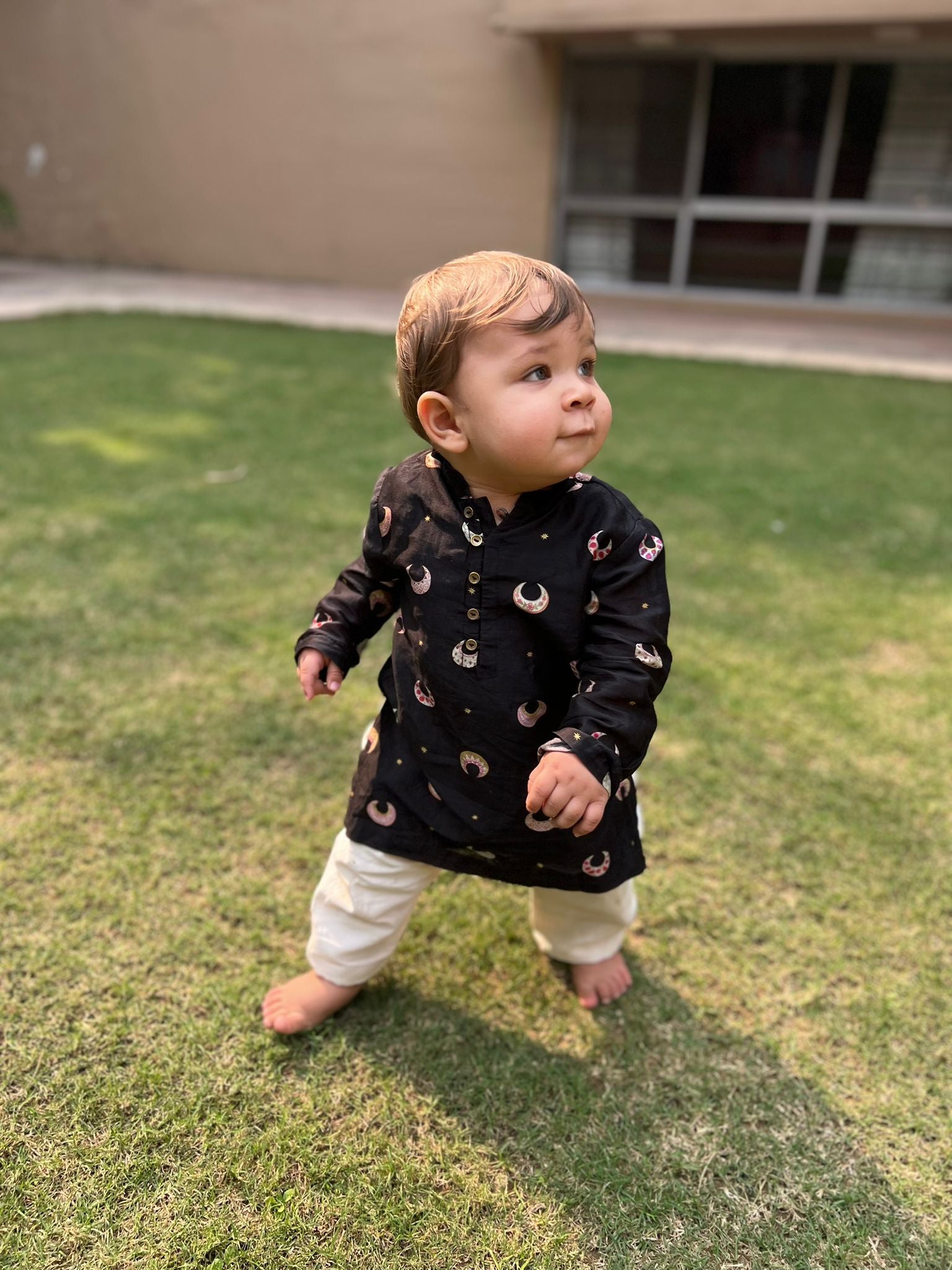 Dilsher Kurta And Pyjama Set-Black Chand Tara