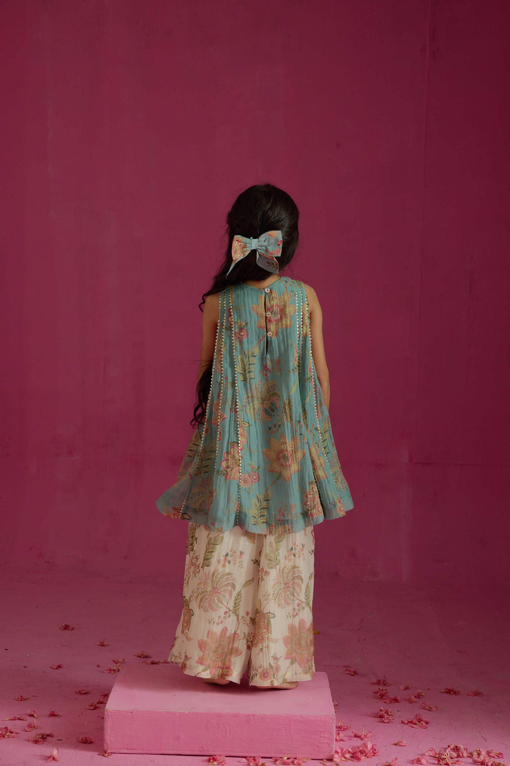 Neer Nahar Kurta Set